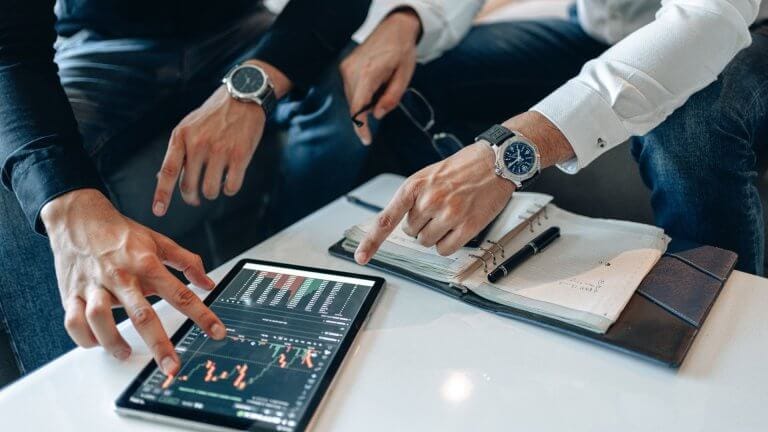English for Investors: Reading Between the Lines